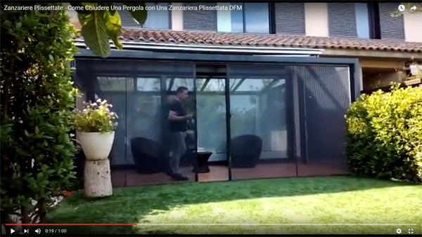 Chiudere una pergola con una zanzariera [VIDEO]